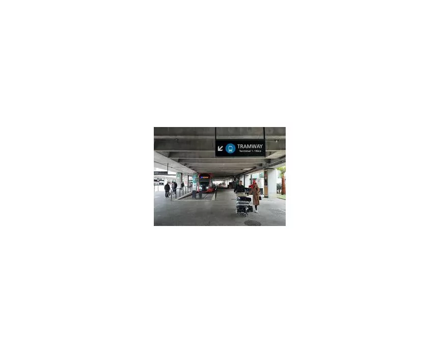 🕒 Gain a Day of Vacation Thanks to Luggage Transport